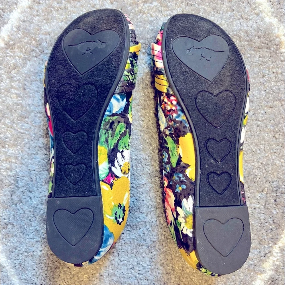 Rocket Dog Black Flats with Floral Design - Picture 3 of 6